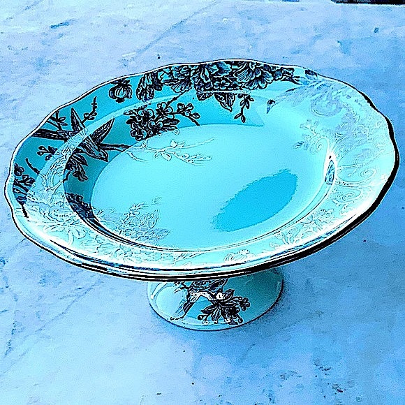 222 FIFTH ADELAIDE LIGHT GREEN & SILVER ROUND PEDESTAL CAKE STAND NEW PORCELAIN - Picture 4 of 8